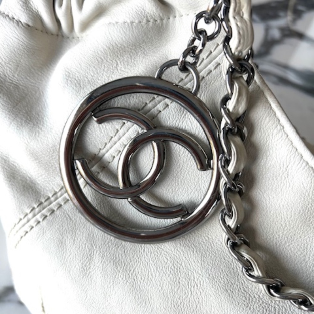 Chanel Coco Cabas White Leather Handbag - Picture 16 of 16
